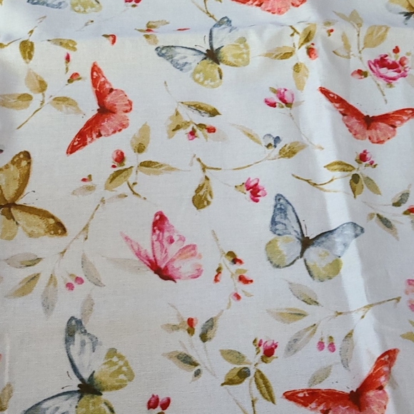 2 Pieces Lisa Audit Fabric 44"x45", 36"x44.5" - Picture 11 of 16